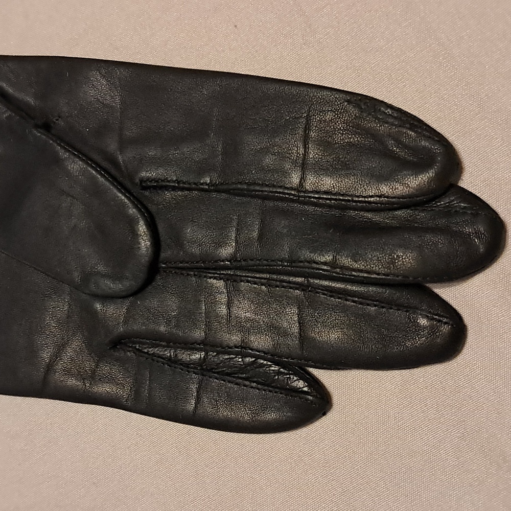 Fownes Women Black Leather Gloves with 100% Silk Lining Fitted Elegant Driving - Picture 4 of 9